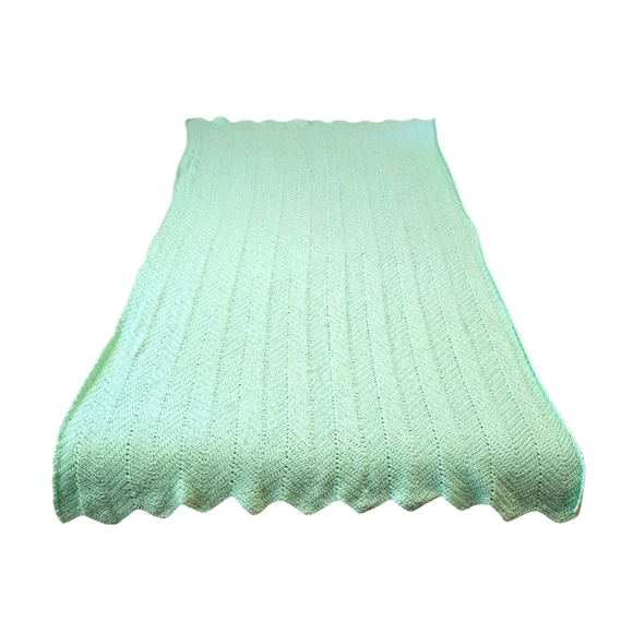 Auqa zigzag edge crochet afghan - Picture 4 of 4